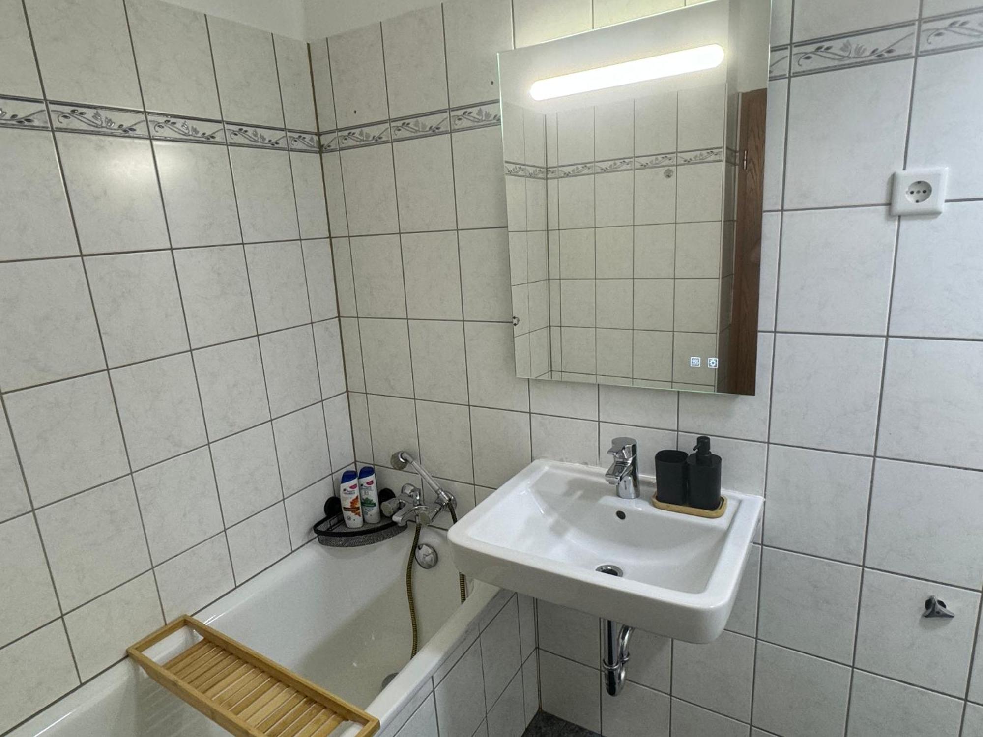 Stylish & Relaxing Modernes Apartment Mit Privatparkplatz Gelsenkirchen Bagian luar foto